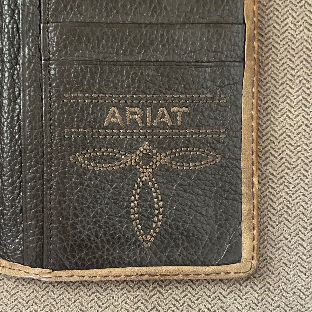 Ariat Brown Two-Tone Tooled Leather Wallet - Picture 5 of 11